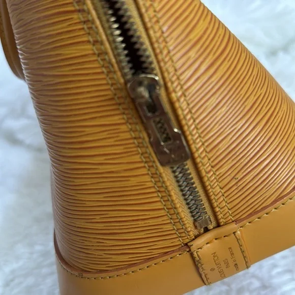 Louis Vuitton Vintage Handbag Yellow Epi Alma Leather (will include storage bag) - Picture 11 of 16